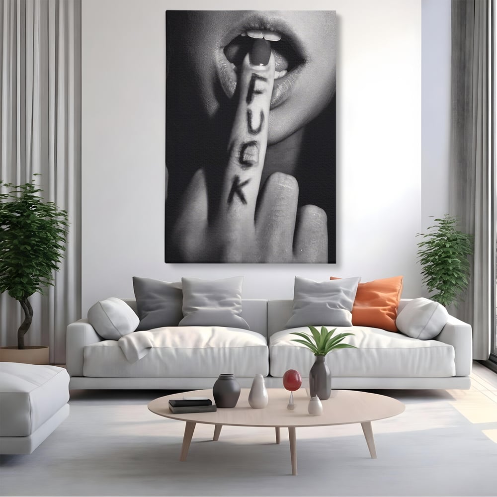 Tablou canvas cu tablou canvas cu buze si deget, fara rama, pe sasiu de lemn, pe perete intr-un living